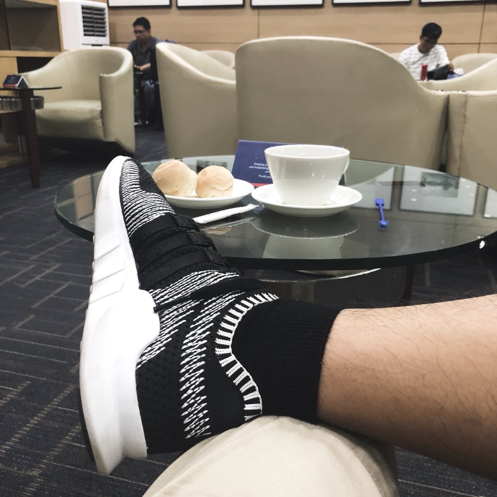 it’s been a fun #HatawDabaw2018 weekend! Heading back but time to chill with @flyPAL & @adidasph 🤣 #GuestPhotographer #INeedSleep #LooksLikeILiveAtTheAirport ✈️