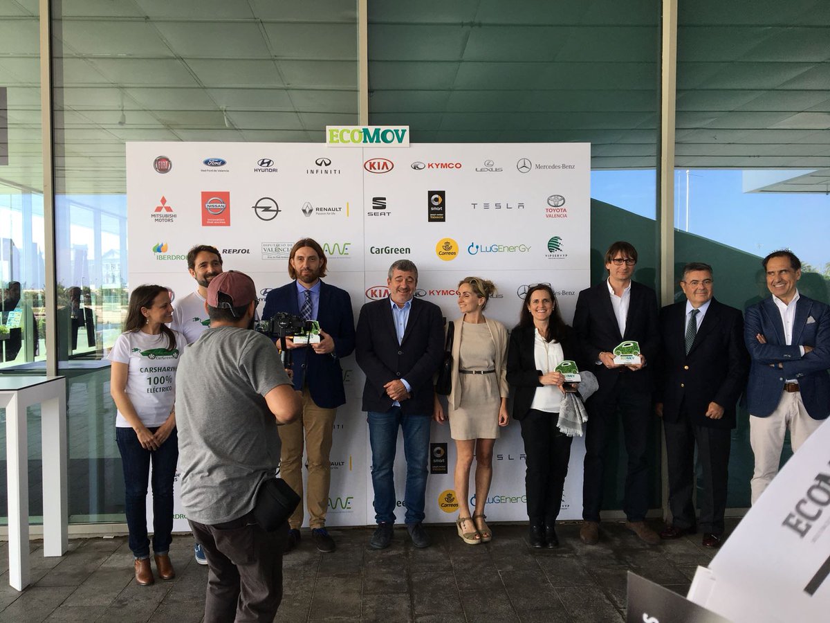 CMup2city's tweet photo. El sábado estuvimos en el foro de expertos de #ECOMOV, en #Valencia. Evento de movilidad que hace @lasprovincias. Eduardo Blanes, presidente de la @AVVEinfo ha recogido el premio #Ecomov, en reconocimiento al esfuerzo en #movilidadeléctrica. #Up2City #VehiculosElectricos https://t.co/cgEdztrHZh