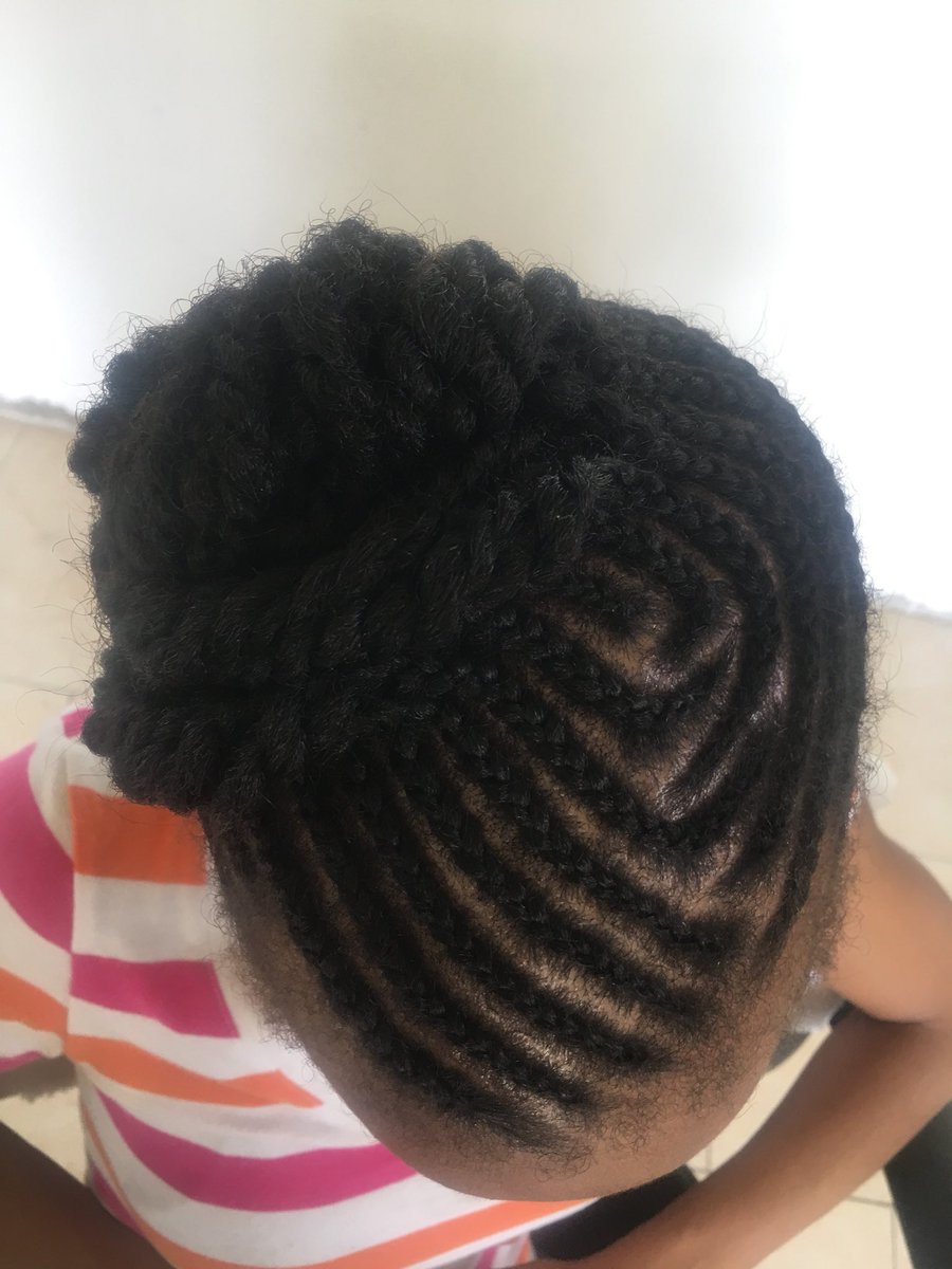RnaturalbeauT's tweet photo. Updates.....client had postmortem shedding around her hair line and now you can’t even tell that there was hair lost. Her hair is growing back nicely #riasnaturalbeauty #hairgrowth #naturalhair #naturalhairstyles #cornrows #twist #postmortemshedding #sidedo #happyclient https://t.co/Ckp7ji2zc8