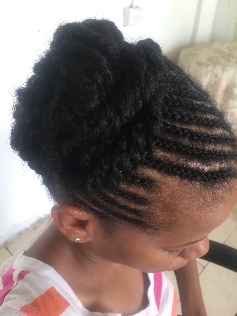 RnaturalbeauT's tweet photo. Updates.....client had postmortem shedding around her hair line and now you can’t even tell that there was hair lost. Her hair is growing back nicely #riasnaturalbeauty #hairgrowth #naturalhair #naturalhairstyles #cornrows #twist #postmortemshedding #sidedo #happyclient https://t.co/Ckp7ji2zc8