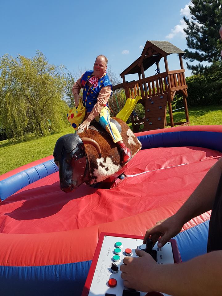 Partytimedurham's tweet photo. Bouncy castles, soft play and rodeo bulls for hire throughout the North East!!!
All available to view and book online at https://t.co/QvCxeWqJuF 
#partytime #bouncycastlehire #adultfun #schoolfairs #birthdayparty https://t.co/fnHQHle6xT