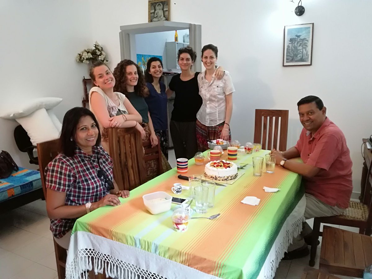 gus_italia's tweet photo. 🇱🇰 #HSCV #SriLanka Invito a pranzo speciale per Anil e Indika, rispettivamente Local coordinator e avvocato dello Human Solidarity Children Village, da parte delle ragazze del #SCN @ForumSCN all'Estero Alessia, Giulia, Carmen e Simona. Con loro anche Valeria, volontaria GUS. https://t.co/za04ixCFGW