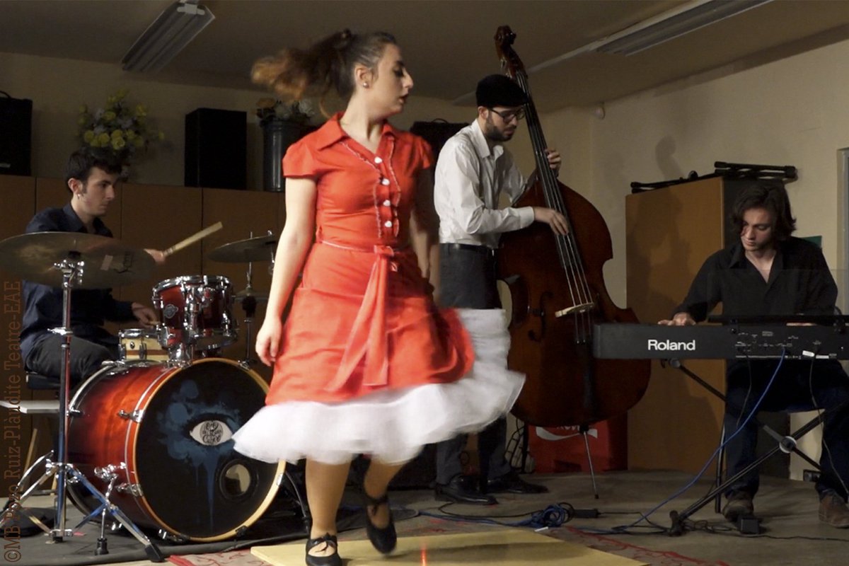 PlauditeTeatre's tweet photo. Van gaudir molt amb #Glops #CàpsulesEscèniques a la Vila d'Abrera
Amb Químic Trio, Albert Requena i Tercio Incluso A Can Martinet, Bambi i Casal d'Avis #Abrera @AccioculturalA @bibabrera @AEmpresaris @abrerapapeleria @CasalJoveAbrera @la_bustia Més fotos a https://t.co/vminmpMpfn https://t.co/Gni4JslDIz