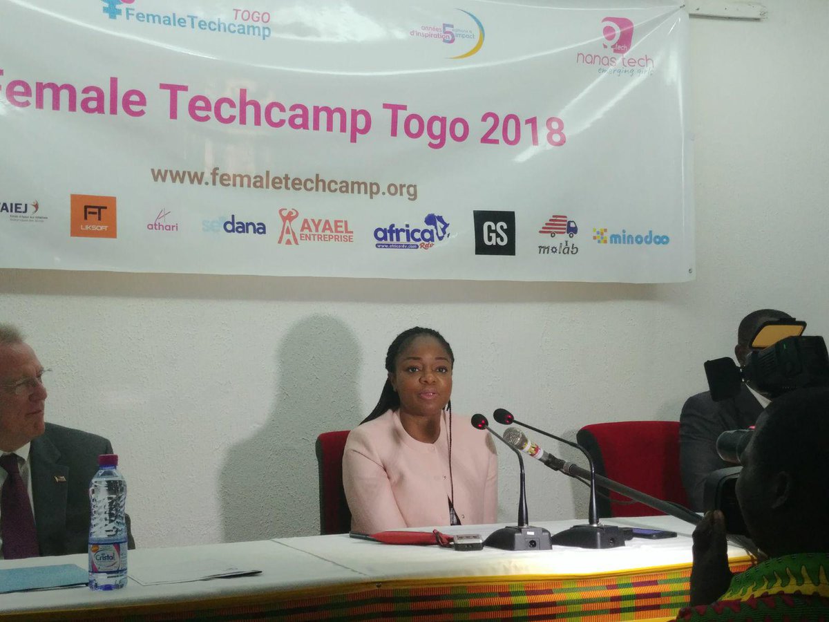 cinalawson's tweet photo. "Etonnez-nous les filles !"
Lors de mon discours au #FTCLome2018, j'ai invité les jeunes filles de ce @FemaleTechCamp  à s’investir et à donner le meilleur d’elles-mêmes au cours des travaux de cette 5ème édition, en faisant preuve d’audace et d’originalité. #Togo #tgtech https://t.co/Ceit82qwDK