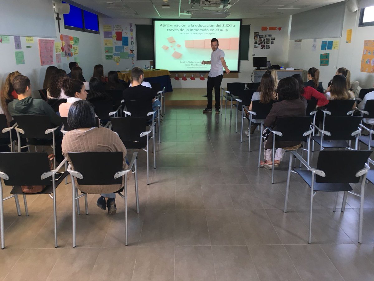 UCAM_Cartagena's tweet photo. Estudiantes de @UCAMeducacion de @UCAM #Cartagena han empezado hoy con el seminario sobre la #Educación del Siglo XXI, que seguirá mañana y el miércoles https://t.co/lnSxOzg4dO