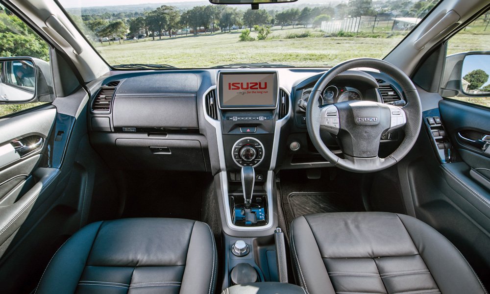 CARmagSA's tweet photo. CAR road-test engineer Peter Palm has sampled the new-to-SA Isuzu MU-X 3,0 4x4 AT. Read his first impressions here... https://t.co/qOTbFcTX2v https://t.co/m4hlYDZOEx