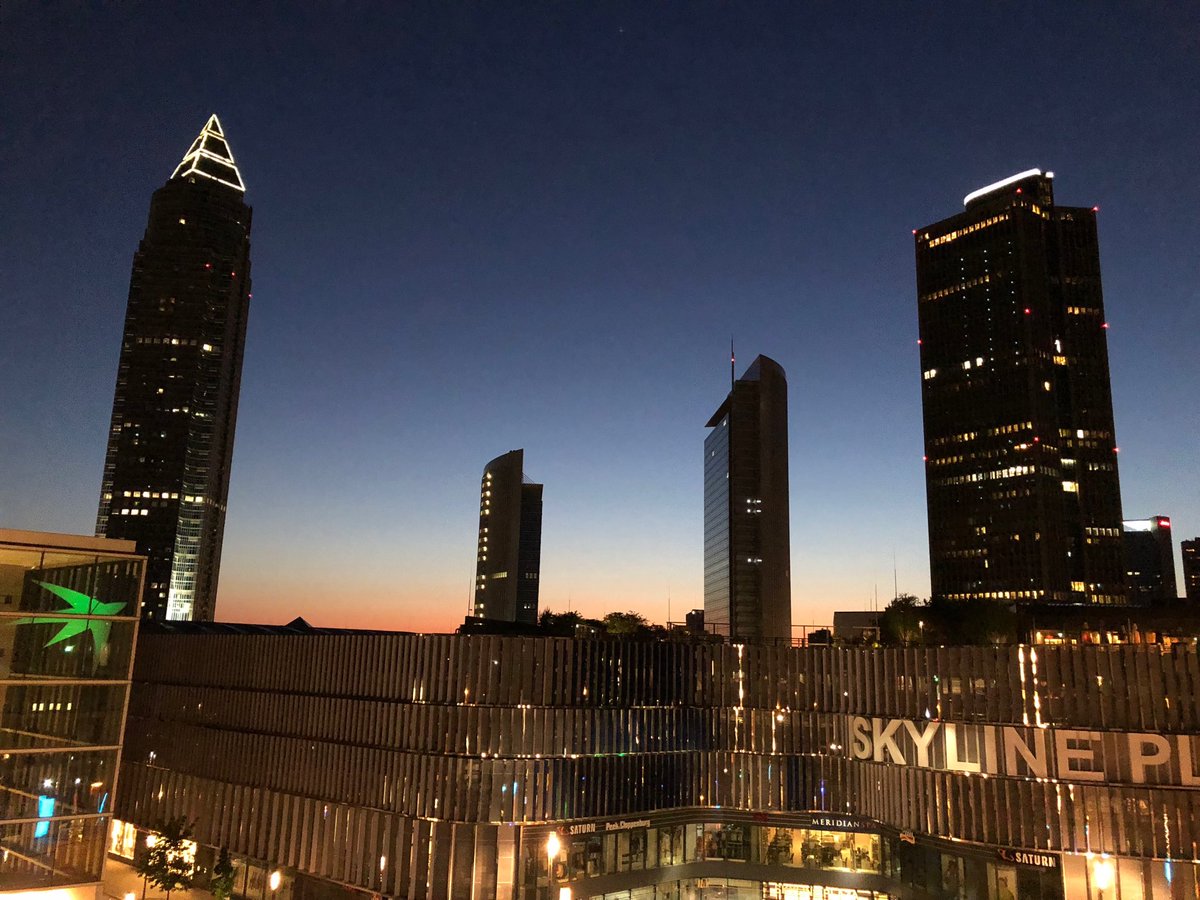 mosch_tobias's tweet photo. Sunrise in Frankfurt - Skyline Plaza. #messeturm #tower185 #toschrise https://t.co/MlAGOKnHrU