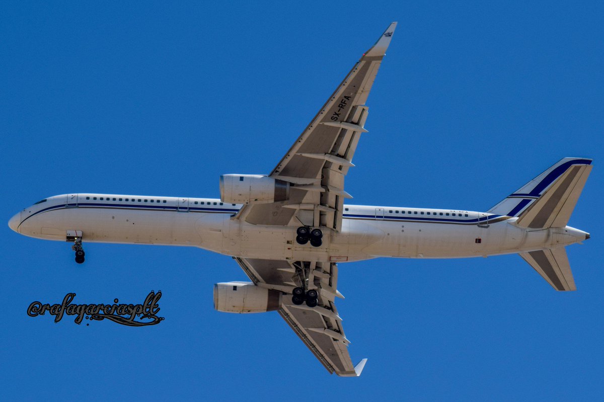 RafaGarcia_sptt's tweet image. Boeing 757 de @GainJet (SX-RFA) que nos visitaba hoy en @SevillaVuela.

#B757 #svq #gainjet #SXRFA #Sevillavuela