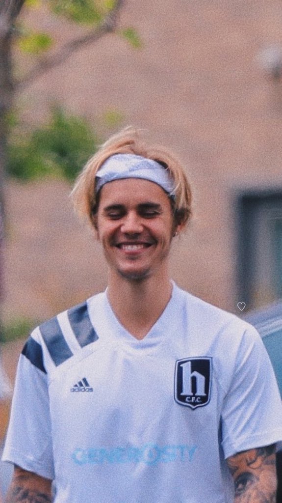 usersizim's tweet photo. Bol bol rt yapmamız lazım  #JustinBBMAs https://t.co/Y70ZXIGECL