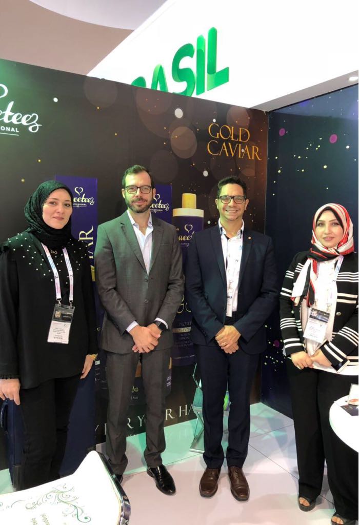 SweeteezPro's tweet image. ABIHPEC and the CAMARA Arabe JOINTLY at the Sweeteez Stand Dubai Beauty World 2018