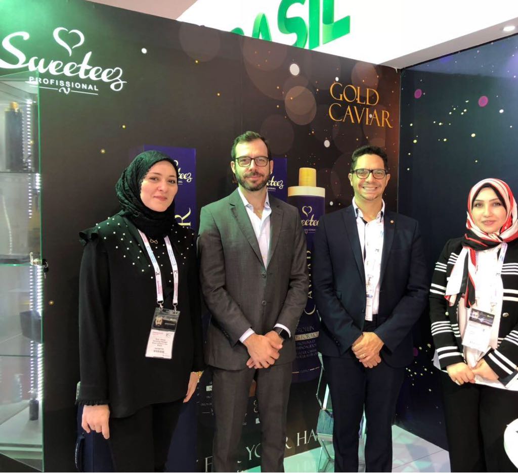 SweeteezPro's tweet image. ABIHPEC and the CAMARA Arabe JOINTLY at the Sweeteez Stand Dubai Beauty World 2018