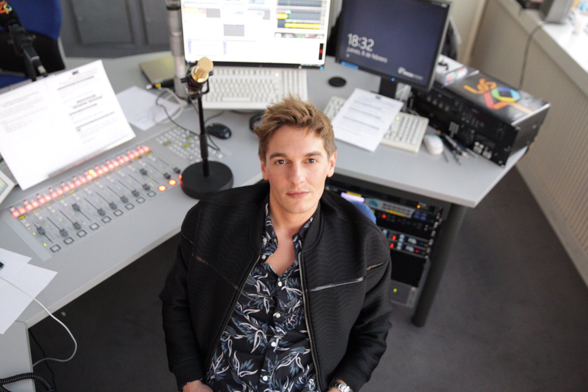 Los40's tweet photo. Qué ganas de que llegase el lunes y @xavimartinez con su equipazo para llenarnos de energía 🙌🏻💃🏼 Te esperan YA hasta las 21:00 ❣️
#LoMas40EsMiPrograma
👉🏻https://t.co/DoxcTkyb6r https://t.co/bRRnRHLw3C