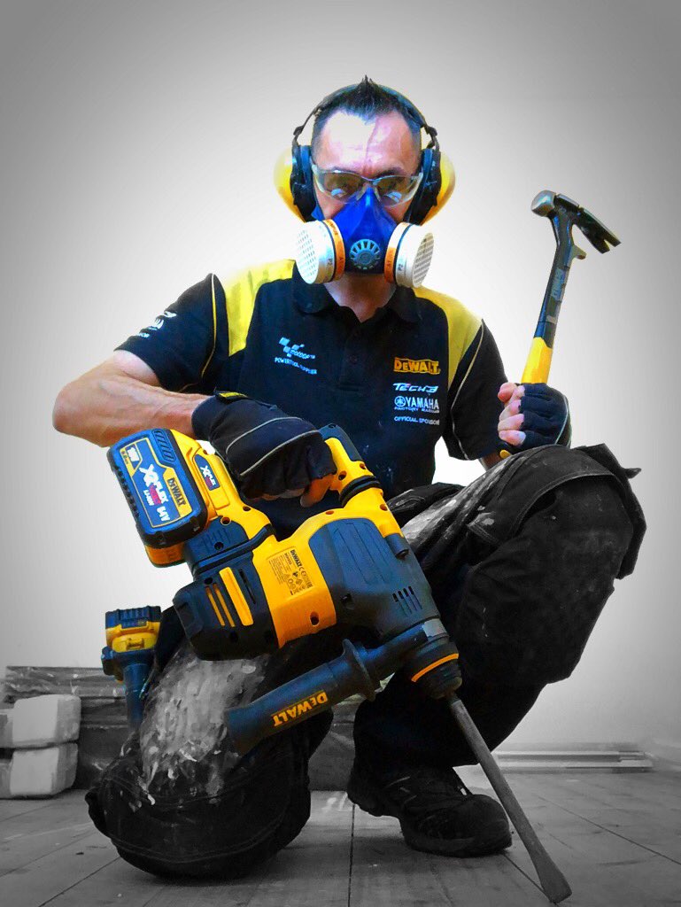 Coupleatools's tweet photo. Demo day today with @DEWALTtough @DEWALT_UK 💪🏻 #coupleatools #dewalt #dewalttoolsuk #dwtough #dewalttough #demo #demolition #ensuite #bathroom #remodel #sds #xr #flexvolt https://t.co/pWwlHviyGS