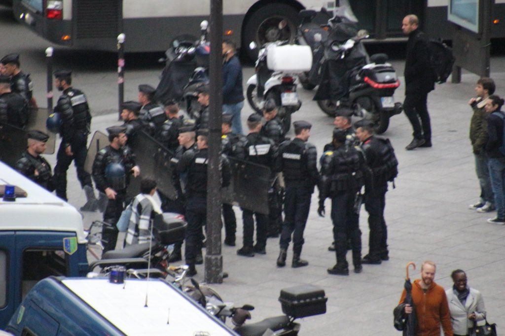 Welcome to Paris. Bienvenue à Paris.

Where the police outnumber the tourists and carry guns and riot shields during a regular day. 

Ramadan starts tomorrow....hold onto your knickers. Hope we all make it to June 14th. 

#Paris
#terrorism