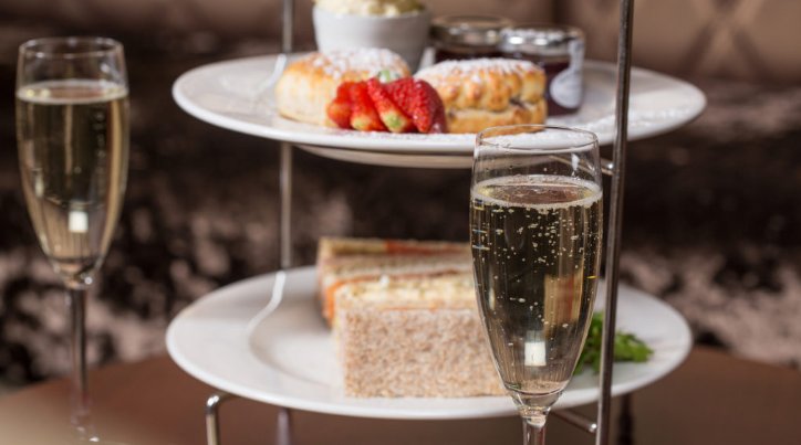 LandS_Morgans's tweet photo. Celebrating the #RoyalWedding2018 on Saturday but not sure where to go? We've listed our top 6 places in our most recent blog post...https://t.co/fPTZfn8RPM https://t.co/TiKqzIxkby