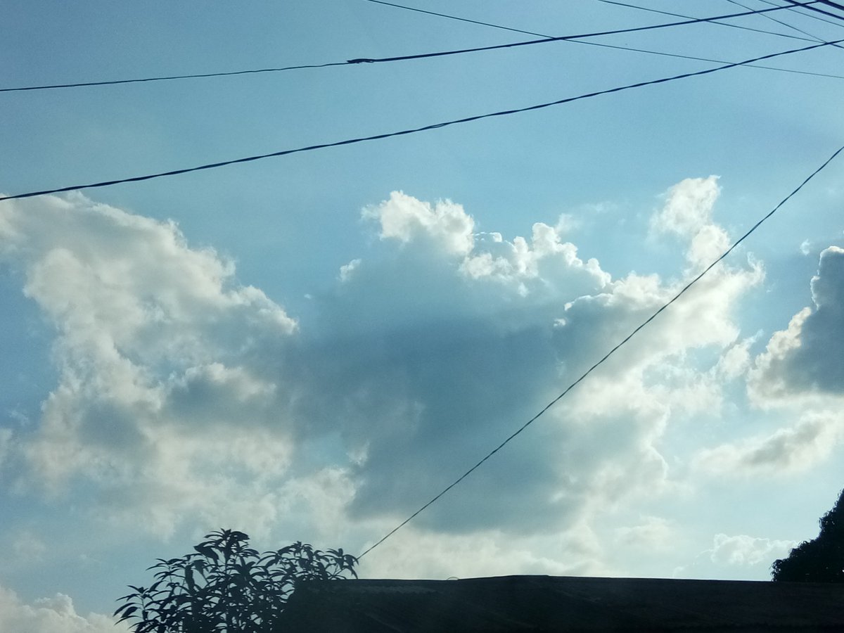 ZaharaTriU_'s tweet photo. mayang , 29 April 2018 , 16.35 WIB , awan sedang https://t.co/jPGO7m6yuI