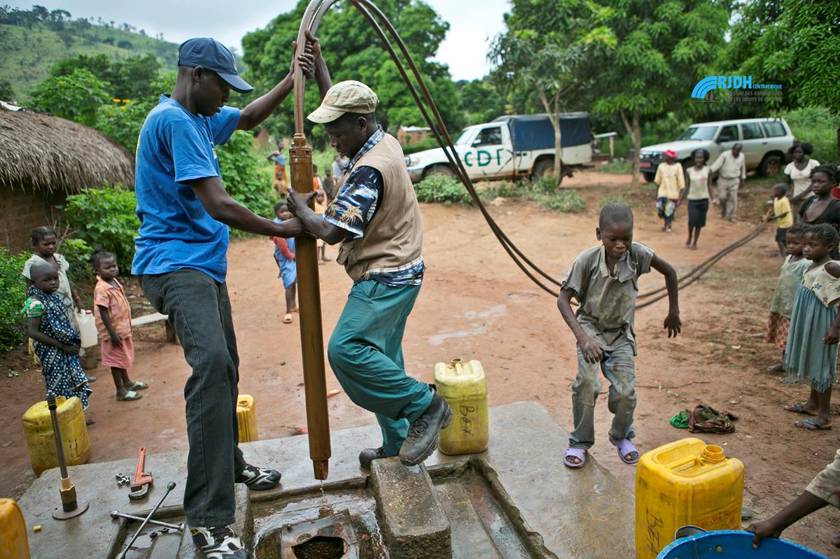 RJDH_RCA's tweet photo. #Centrafrique : #WaterforGood présente ses actions pour l’accès à l’eau dans huit préfectures du pays. Depuis 2004, plus 750 forages ont été réalisés, 950 pompes réhabilitées et un vaste système de maintenance https://t.co/RZhDggibtF #CARcrisis @ultreia3 @ocha_car @WaterforGood https://t.co/tj9KIkcCIP