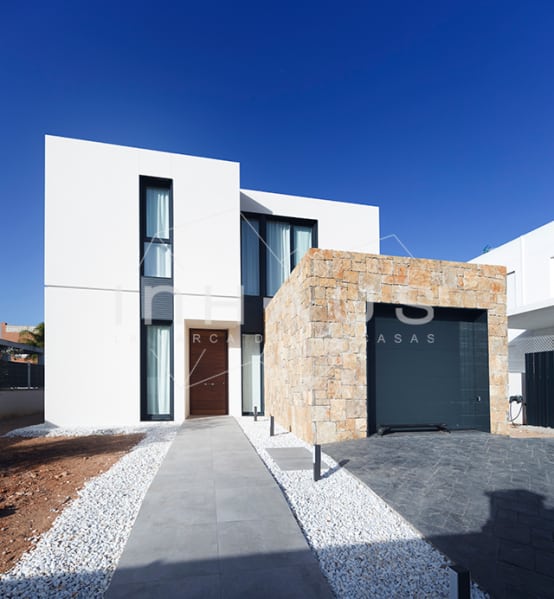 Voici des images d'une maison de vacances à l'#architecture #cubique à s'inspirer sans retenue mon.actu.io/r/kss-jux