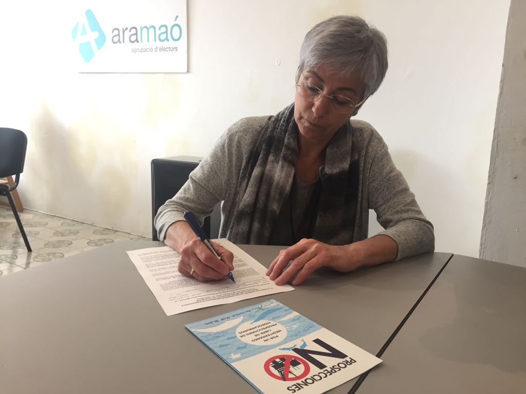agrupacioaramao's tweet photo. Els nostres regidors signen les al·legacions per dir #StopMedSalt2 i per un Mediterrani lliure de prospeccions https://t.co/ZQ1jqi4HyC