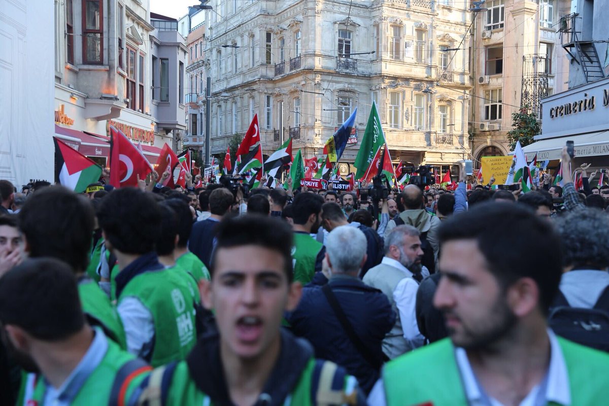 ihhinsaniyardim's tweet photo. Siyonist ve emperyalistler #Kudüs’ün onuruna saldırırken sessiz ve tepkisiz kalmamak için tüm duyarlı kardeşlerimizi Taksim Tünel’e bekliyoruz. https://t.co/AnTp7g0npZ