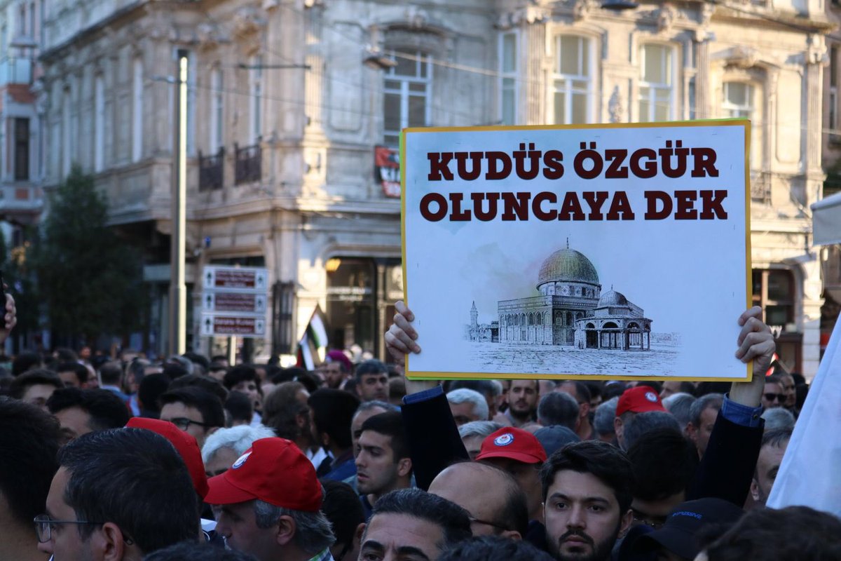 ihhinsaniyardim's tweet photo. Siyonist ve emperyalistler #Kudüs’ün onuruna saldırırken sessiz ve tepkisiz kalmamak için tüm duyarlı kardeşlerimizi Taksim Tünel’e bekliyoruz. https://t.co/AnTp7g0npZ