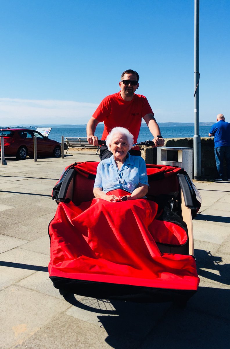 90 year old Joyce out enjoying the beautiful sunshine at Fisherrow Harbour this afternoon.  She used to play on the back sands every day after school #musselburgh #cyclingwithoutage #scottishsummer thanks to @Quinegonewalk for the pic!