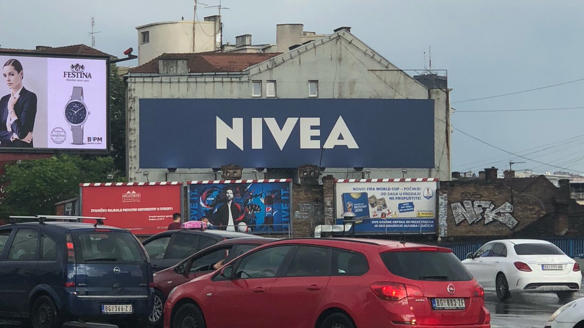 faris's tweet image. #makethelogobigger