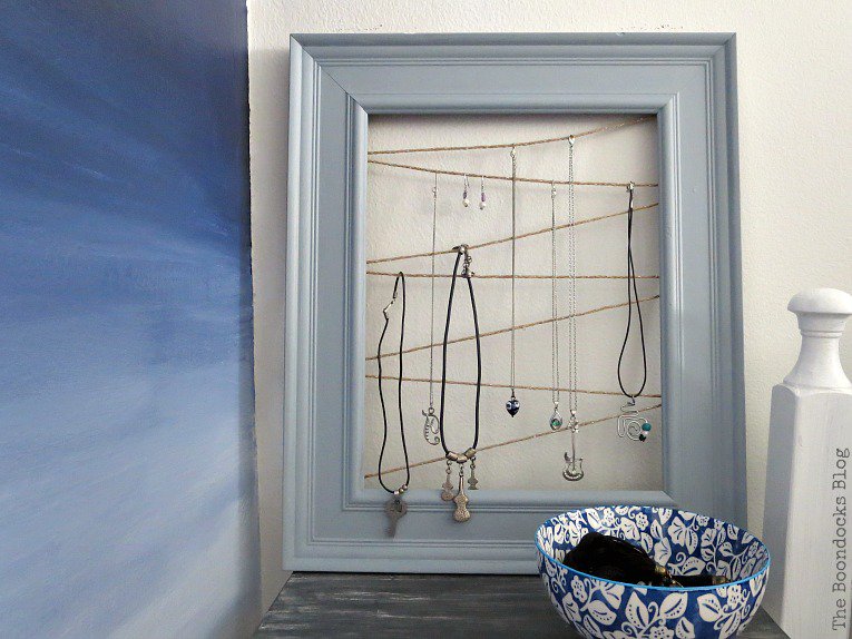 BoondocksBlog's tweet photo. Looking for an easy gift for a #Fashionista? https://t.co/ohWp5EdNCR
#jewelrylovers #easyDIYproject #Jewelryorganizer #repurpose #organize #frame #easyJewelryorganizer #mothersdaygiftidea https://t.co/KItixEspaN