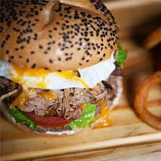 MuhRestaurantes's tweet photo. mmmm ese huevo explotado está delicioso! 💥👈🏻
Menciona a quien sepas que le gusta explotar el huevo!!! ... y no te olvides de decirle que te invite a disfrutar de la promo hamburguesa + patatas + bebida a 9,90€ 😁😁😁 https://t.co/m37N0zqqBa https://t.co/gys0evdBuR