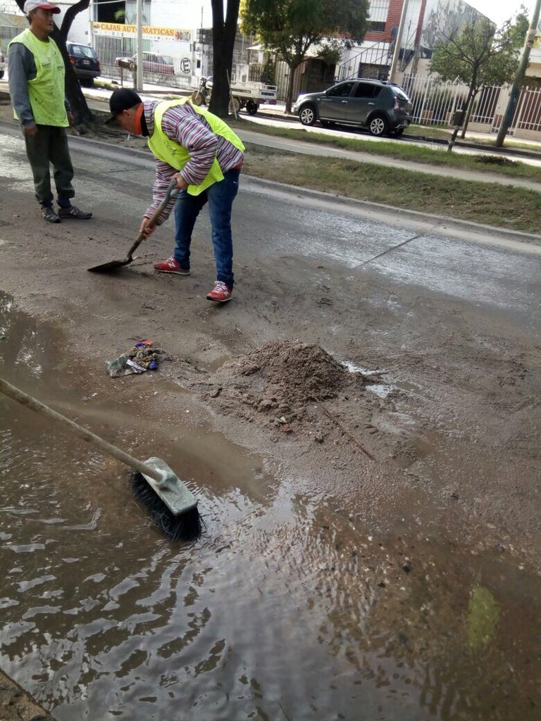 cpccolonmunicba's tweet photo. Continúan los trabajos en Av. Zipoli y costanera Ramón Mestre sur https://t.co/NjPmRd81em