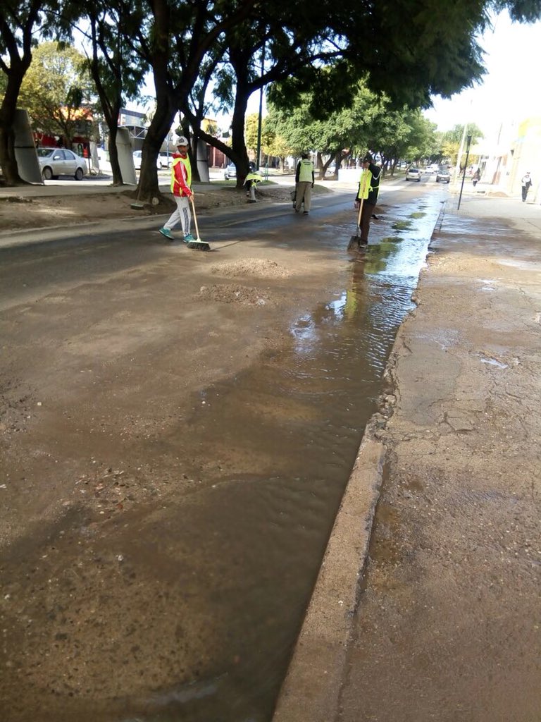cpccolonmunicba's tweet photo. Continúan los trabajos en Av. Zipoli y costanera Ramón Mestre sur https://t.co/NjPmRd81em