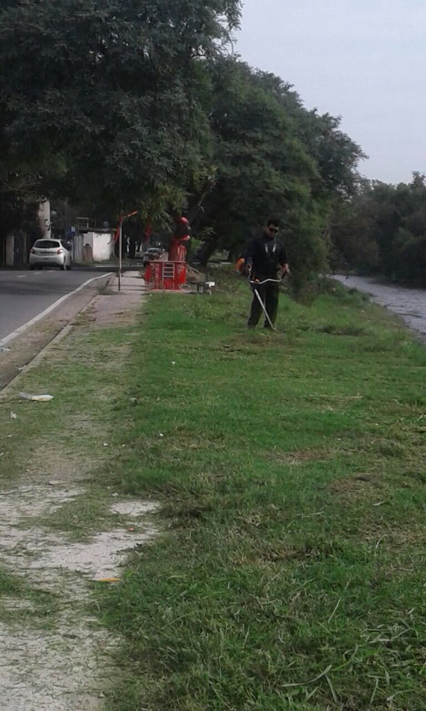 cpccolonmunicba's tweet photo. Continúan los trabajos en Av. Zipoli y costanera Ramón Mestre sur https://t.co/NjPmRd81em