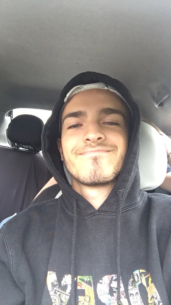 AlexandreDVIII's tweet image. #NouvellePhotoDeProfil