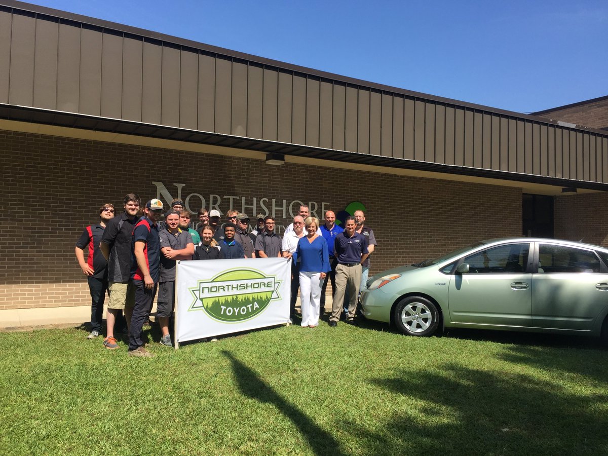 NTCCgators's tweet photo. Northshore Technical Community College Hammond Campus Automotive students, instructors and administration, along with Managers of Northshore Toyota posed last Wednesday for the donation of a Toyota Prius. #handsontraining #GeauxGators #LAworkforce https://t.co/xyQqdaHnMK