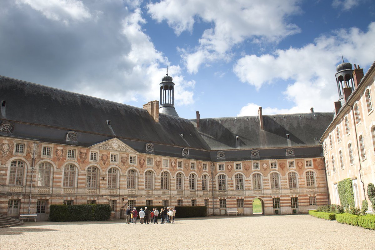 Le château de Saint-Fargeau arrive sur Twitter ! N'hésitez pas à nous suivre #chateaudesaintfargeau #bourgognebuissonniere #puisayeforterre