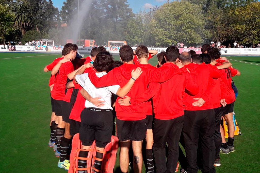 #CampeonatoArgentino #Mayores #BuenosAires 🏑 Los chicos fuera del podio pero entre los mejores del país | bit.ly/2KowIqp 📸 HockeyExtra <a href="/100hockey/">100% Hockey</a>