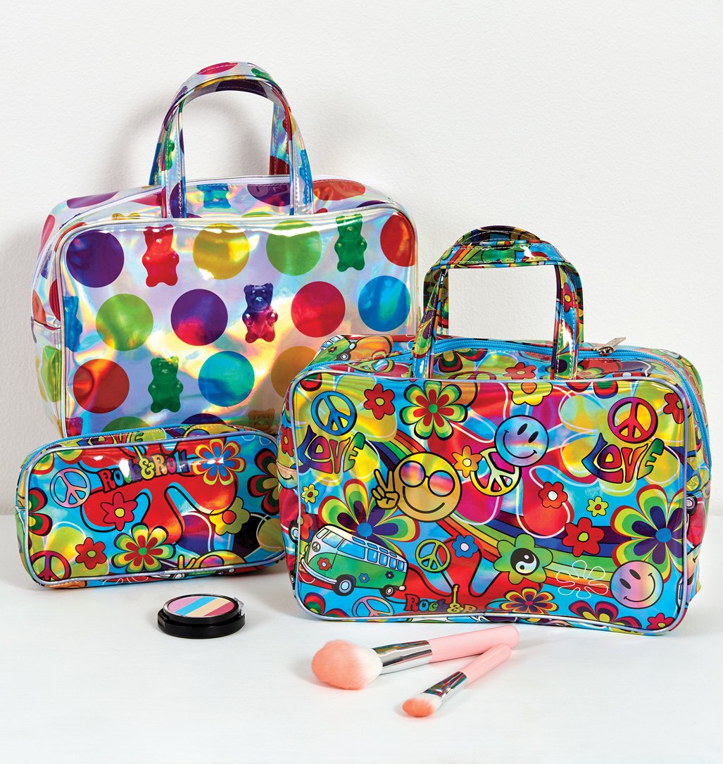 NYIscream's tweet photo. Sweet Holographic Cosmetic Bags https://t.co/OYdg8GKuep https://t.co/2oXDDGUl3L