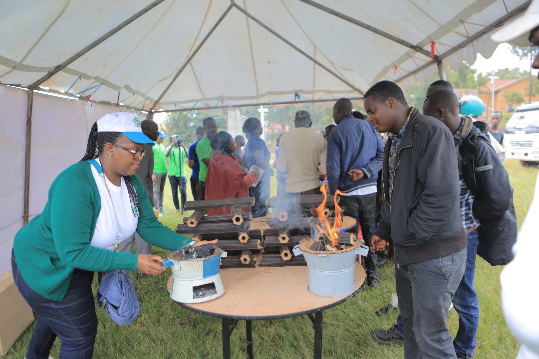 kagire's tweet photo. Air pollution, the monster in our midst - @EnvironmentRw Minister Dr @Vbiruta has laid it down for you. The threat of pollution on our lives. https://t.co/niHDiYfyy0 #TekaNeza #UbehoNeza #CleanCooking https://t.co/T0hMM6vW6l