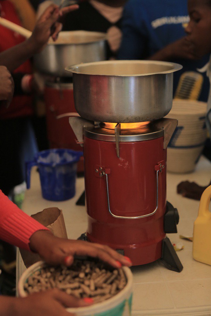kagire's tweet photo. Air pollution, the monster in our midst - @EnvironmentRw Minister Dr @Vbiruta has laid it down for you. The threat of pollution on our lives. https://t.co/niHDiYfyy0 #TekaNeza #UbehoNeza #CleanCooking https://t.co/T0hMM6vW6l