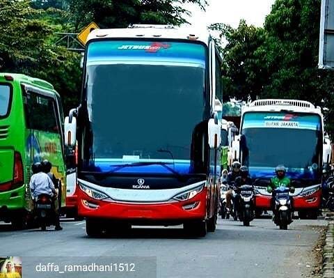 karoseriID's tweet photo. Regrann from @daffa_ramadhani1512 - Ketika ada seribu alasan untuk menangis, maka berikanlah sejuta alasan untuk tersenyum😊 🚌Harapan Jaya
🚍SiDeDe-HaDuhDek Tanpa Topi
🔧Adiputro
Just Edit
#editorbusindonesia #pesonafotobusindonesia #harapanjaya #SiDeDe #HaDuhDek #scani… https://t.co/FVqpWNCMwM