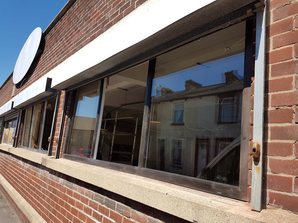 EverythingP3's tweet photo. New windows going in today... Looking good.... #EverythingP3 #Moving #Future #Burnley https://t.co/SV0HnvoSFI https://t.co/wKlxIVCt3s