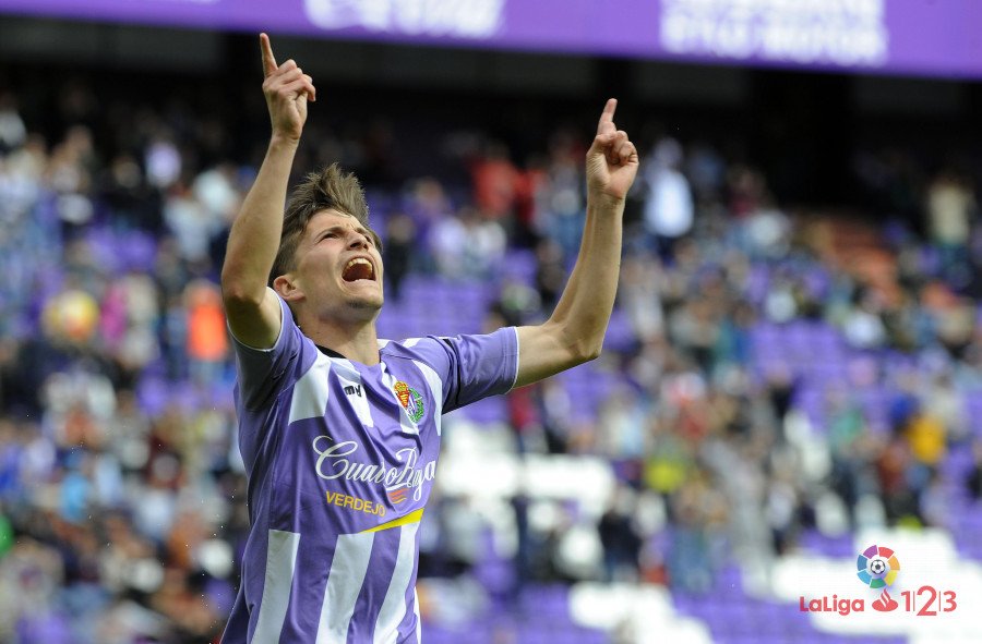 NewsLabUva's tweet photo. #ViveElDeporte El @realvalladolid afronta el tramo final de liga con opciones de entrar en #playoff ¿Podrá meterse? Entra en nuestra web ➡️ https://t.co/PDNbhpeFwI #pucela https://t.co/BaYFo0uJ32