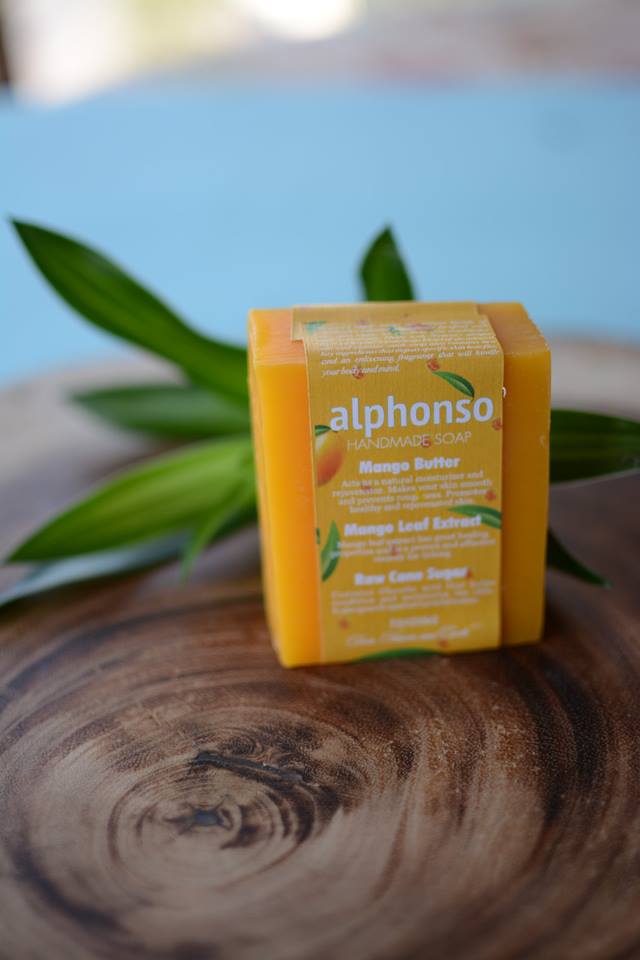 beingnyassa's tweet photo. #nyassa #beingnyassa #nyassabathandbody #soap #handmade #handmadesoaps #Alphonso #kingoffruits #sugarsoaps #summersoaps #juicy https://t.co/iP2zNesKWb