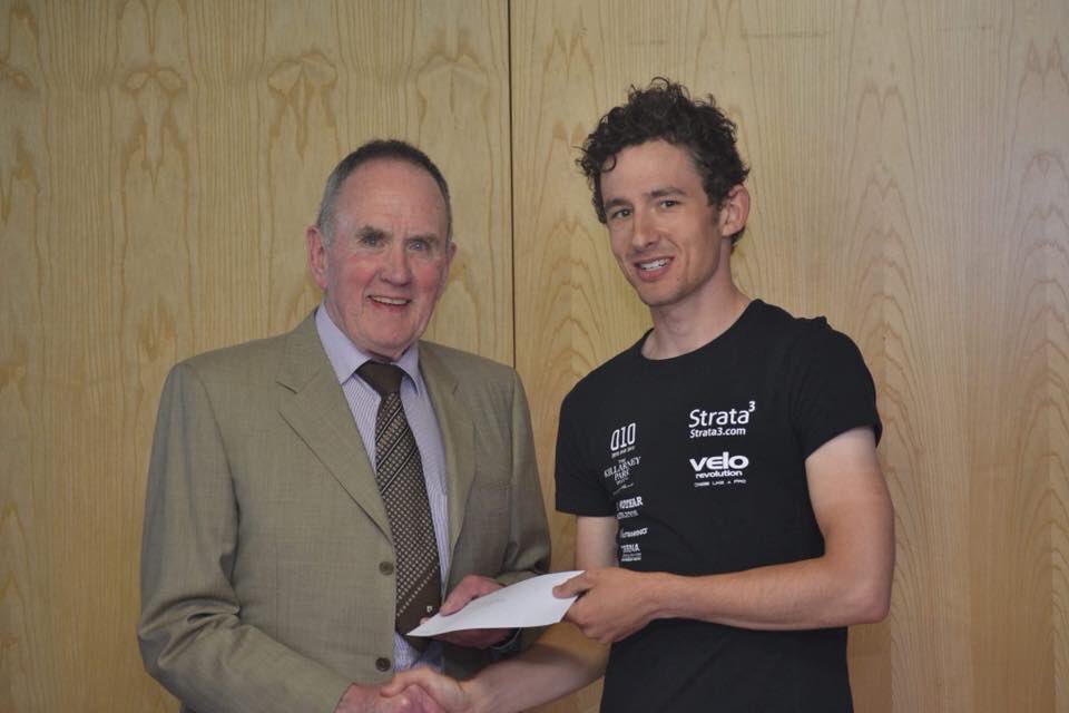 Strata3VeloRev's tweet photo. Team riders at presentation after @wheelers_bray #ShayElliott by #PhilOBrien
@JimjamDaven got 4th and #SimonRyan took 11th
@strata3 @VeloRevolution @NutraminoIRL @010ie @KillarneyPark @RotharAn @DeenaEnergy
Thanks to our sponsors helping make this happen https://t.co/F3Yxn5KSjh