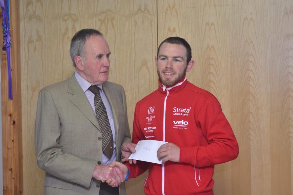 Strata3VeloRev's tweet photo. Team riders at presentation after @wheelers_bray #ShayElliott by #PhilOBrien
@JimjamDaven got 4th and #SimonRyan took 11th
@strata3 @VeloRevolution @NutraminoIRL @010ie @KillarneyPark @RotharAn @DeenaEnergy
Thanks to our sponsors helping make this happen https://t.co/F3Yxn5KSjh