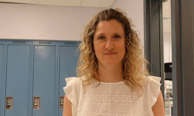 CBCOttawa's tweet photo. An Ottawa teacher is part of the "unlearning" movement at John McCrae Secondary School, taking responsibility for their education by doing things such as recording podcasts and handcrafting compost bags: https://t.co/TFstmqdJxy via @MiriamKatawazi https://t.co/xxxFviWG7e