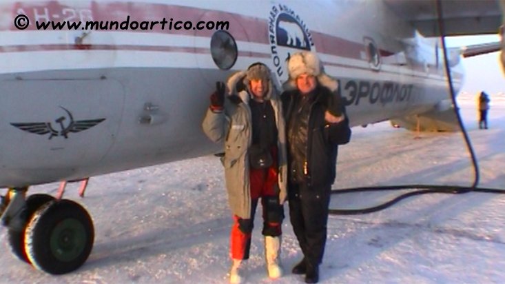Vídeo de la base polar en la isla de Sredny durante la expedición al Polo Norte Geográfico en 2002. Puedes ver el vídeo aquí: goo.gl/FKf4mQ
#aventura #viajeros #vacaciones