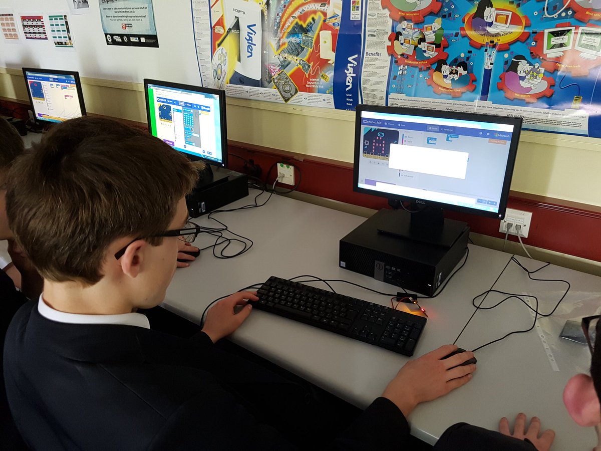 Year 10's programming their BBC microbits. #microbit <a href="/microbit_edu/">Micro:bit Educational Foundation</a>
