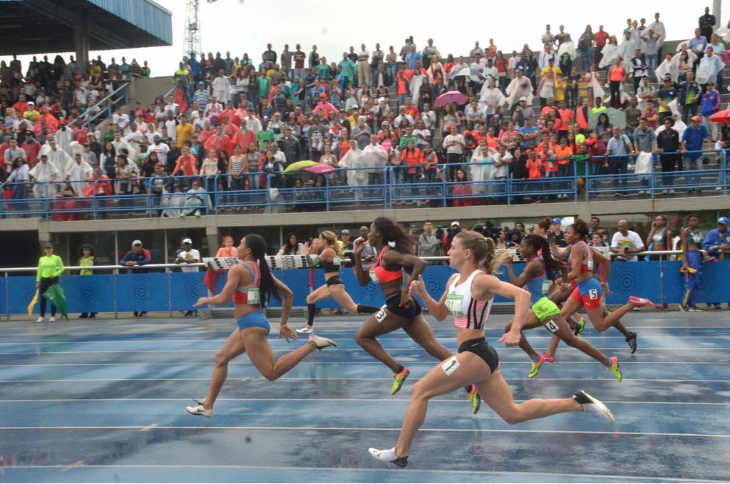 dxtcarlospaz's tweet photo. #Atletismo El arranque a la gloria: ¡el video con los 100 metros de @Vicky_Woodward! 

https://t.co/Sj18aF1Lvp https://t.co/DXZj7d1pkY