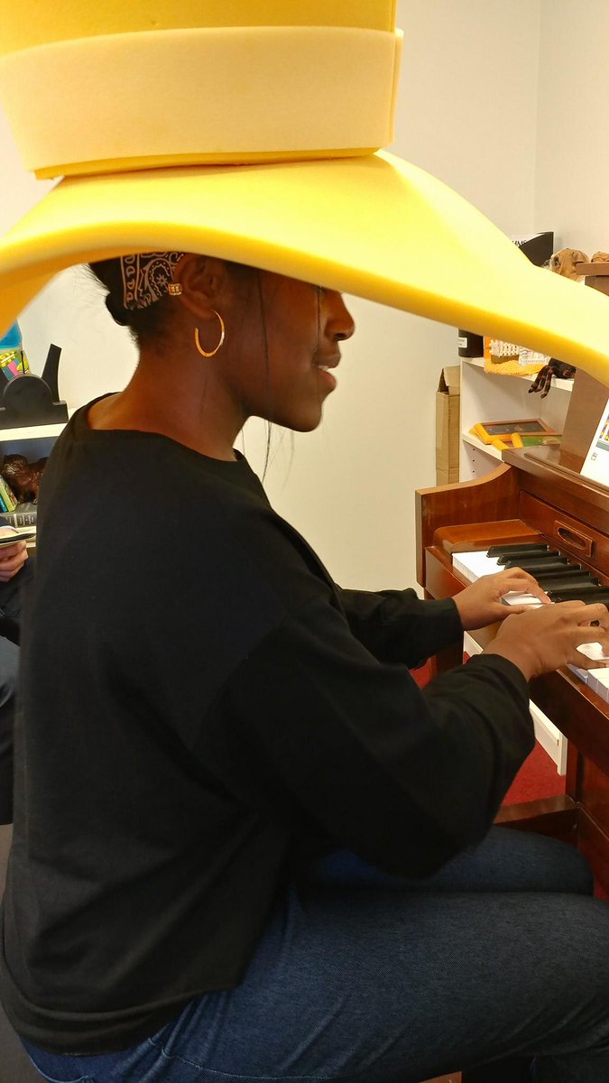 conspiano's tweet image. #pianoisfun lessons are meant to be fun. take a look at one of our students being smarter because of her "thinking cap".

hopefully this will brighten your #MondayMorning